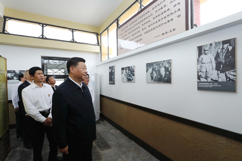 8月19日至22日，中共中央總書記、國家主席、中央軍委主席習近平在甘肅考察。這是20日下午，習近平在張掖市山丹培黎學校參觀學校創(chuàng)辦人路易·艾黎故居。