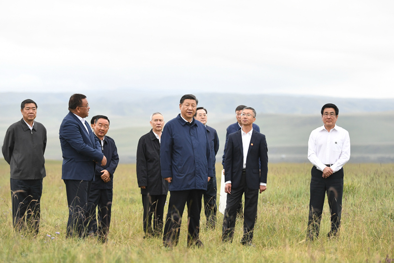 8月19日至22日，中共中央總書記、國家主席、中央軍委主席習近平在甘肅考察。這是20日下午，習近平在中農(nóng)發(fā)山丹馬場有限責任公司一場考察，實地了解祁連山生態(tài)環(huán)境恢復和保護情況。